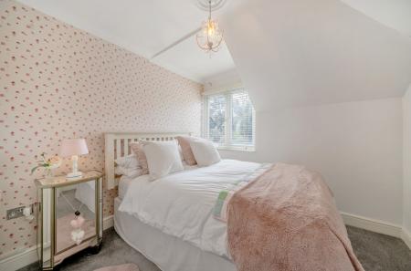 1425602-3-69b93eb...