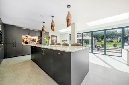 1425602-4-69b93ee...