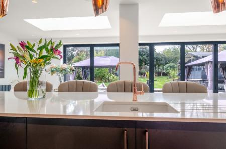 1425602-5-69b93f2...