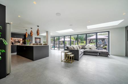 1425602-7-69b93fc...