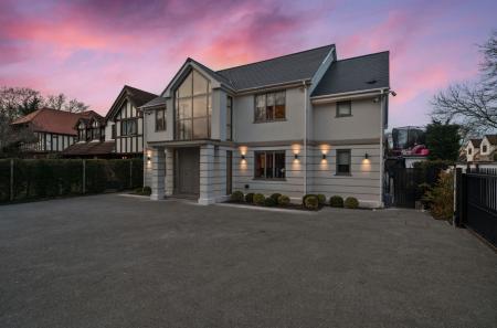 1424583-4-69a9cee...