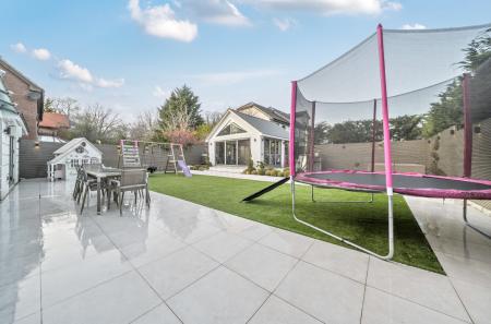 1415566-7-69a9e85...