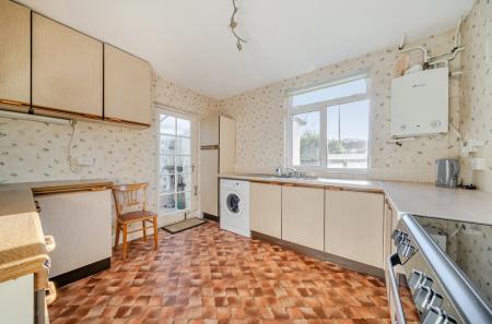 1386549-5-69677c5...