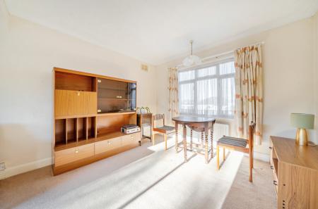 1386549-9-69677d2...