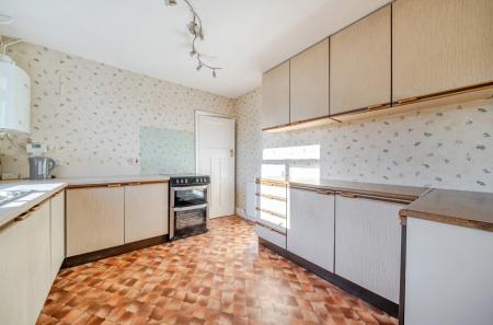 1386549-6-69677c7...