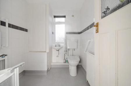 1386549-8-69677ce...