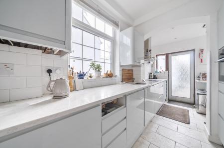 1417358-14-699c92...