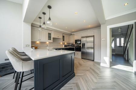 1423687-8-69a9906...