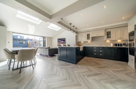 1423687-5-69a9905...