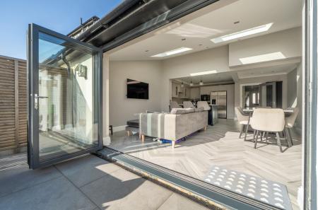 1423687-11-69a990...