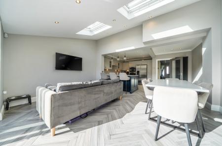 1423687-9-69a9906...