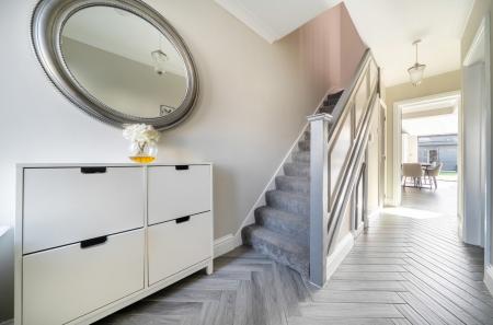 1423687-4-69a9904...