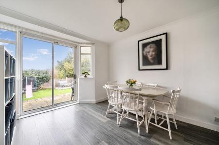 1424140-9-69aeac2...