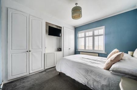 1424140-16-69aead...