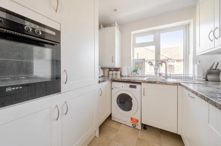 1428974-15-69ba74...