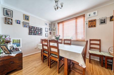 1424771-9-69b2fbf...