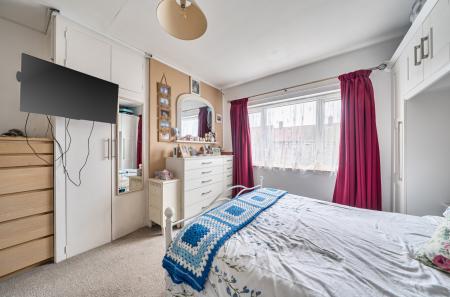 1424771-4-69b2fb5...