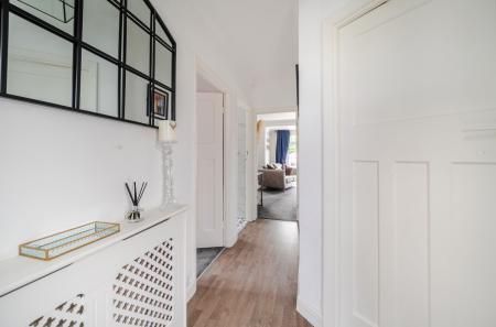 1440795-4-69de7e0...