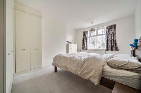 1437887-16-69cd5b...