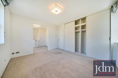 e8a5b72f-b2f6-497...