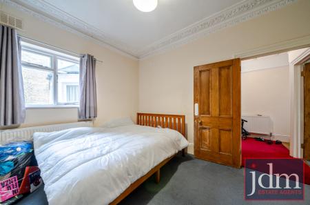 31c8e9ef-50ad-491...