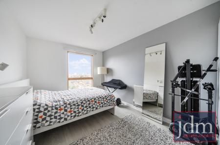 f9847117-3675-443...