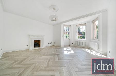 ee8e3616-9b55-463...