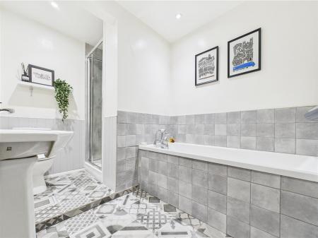 FOUR PIECE BATHROOM SUITE