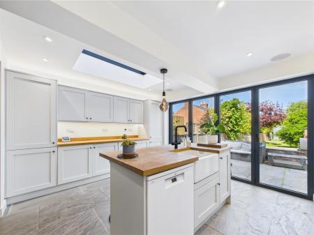 KITCHEN/BREAKFAST ROOM
