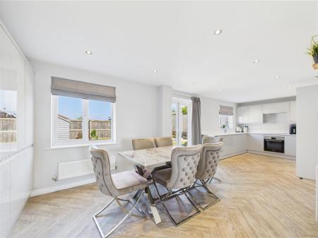 KITCHEN/ DINING AREA