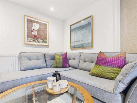 SITTING ROOM/ DINING ROOM