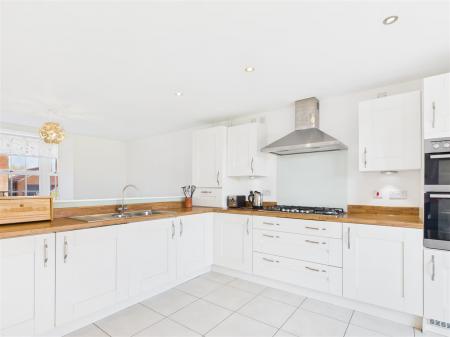 OPEN PLAN KITCHEN/BREAKFAST ROOM