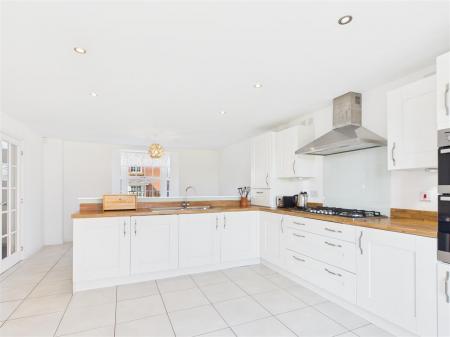 OPEN PLAN KITCHEN/BREAKFAST ROOM