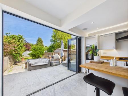 KITCHEN/BREAKFAST ROOM