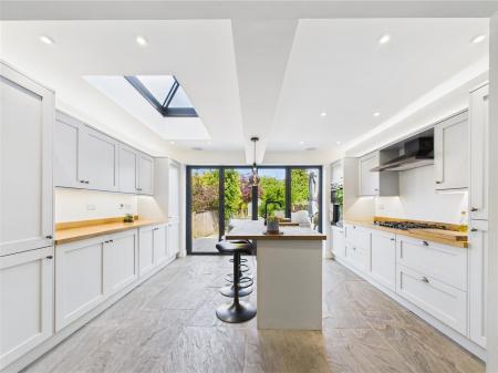 KITCHEN/BREAKFAST ROOM