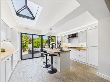 KITCHEN/BREAKFAST ROOM
