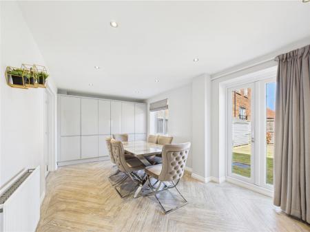 KITCHEN/ DINING AREA
