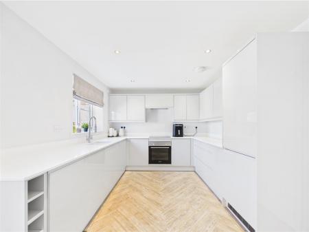 KITCHEN/ DINING AREA