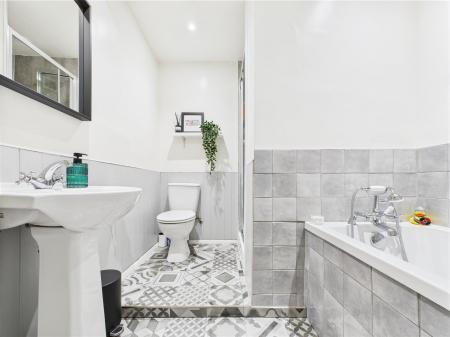 FOUR PIECE BATHROOM SUITE