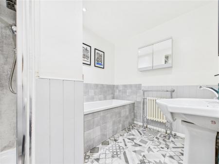 FOUR PIECE BATHROOM SUITE