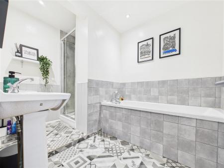 FOUR PIECE BATHROOM SUITE