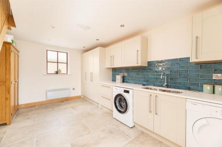 LAUNDRY ROOM/UTILITY