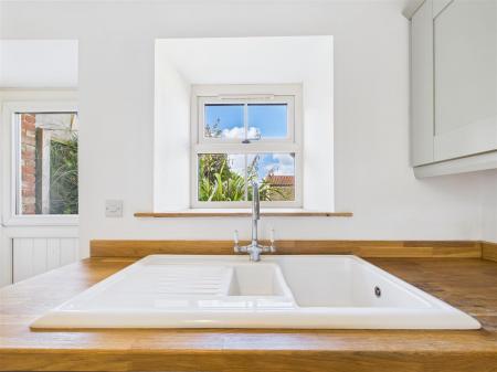 OPEN PLAN KITCHEN/LIVING