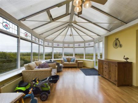 DINING ROOM/CONSERVORY