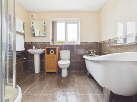 FAMILY BATHROOM