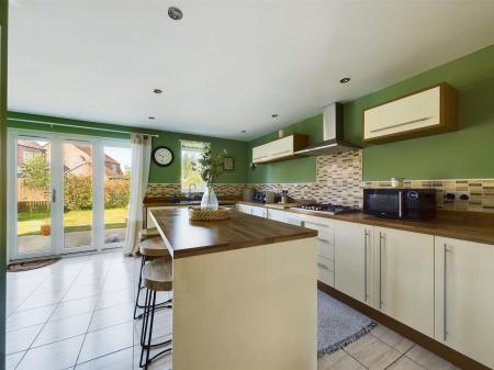 KITCHEN/DINER