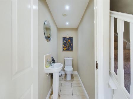 GUEST CLOAKROOM