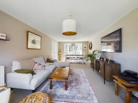 LIVING ROOM/DINER