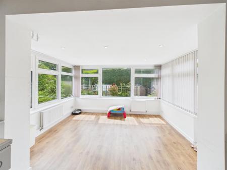 Kitchen/Living Area