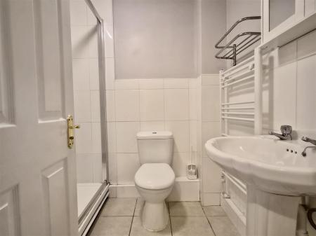 SHOWER ROOM/WC